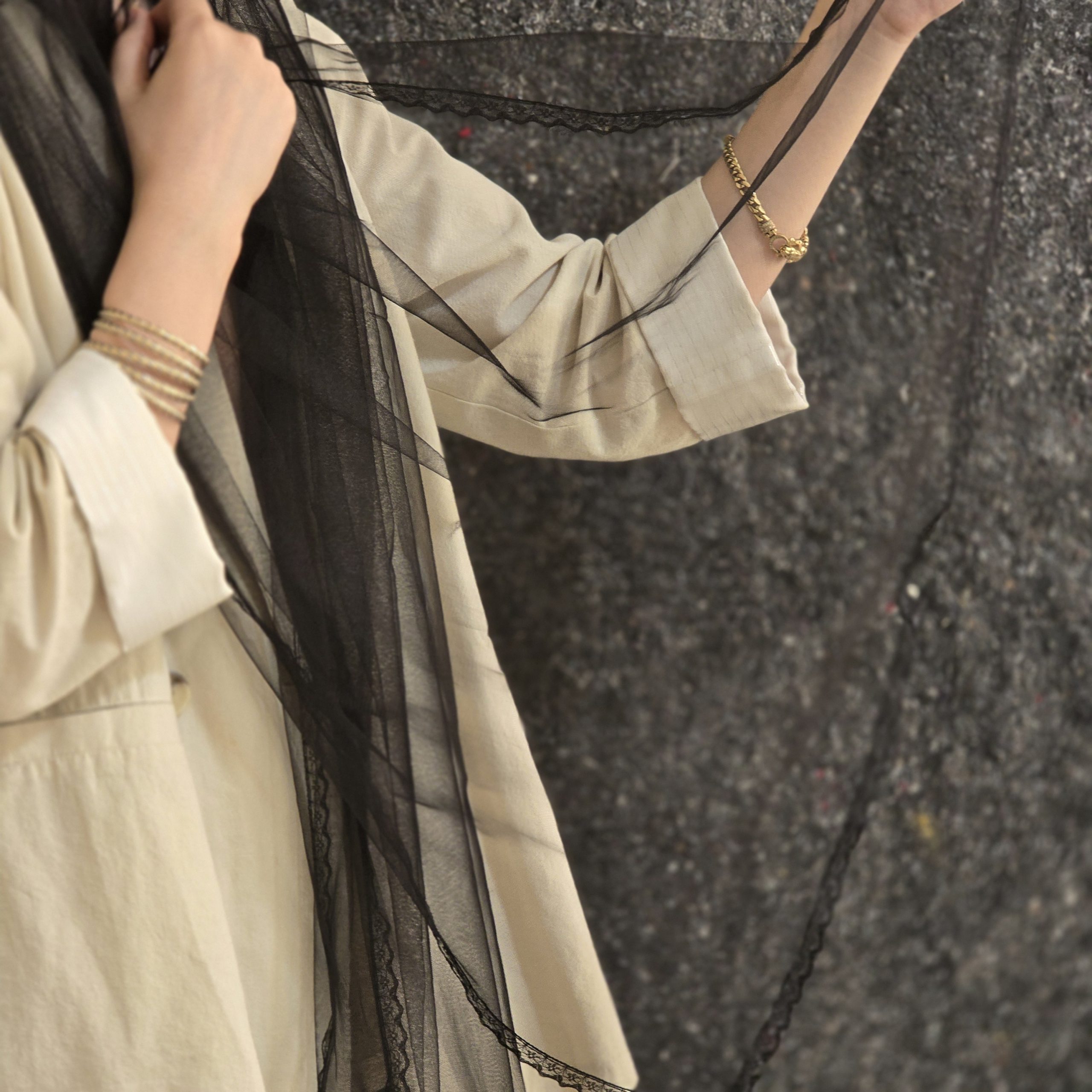 تصویر شال تور دور دانتل مشکی 