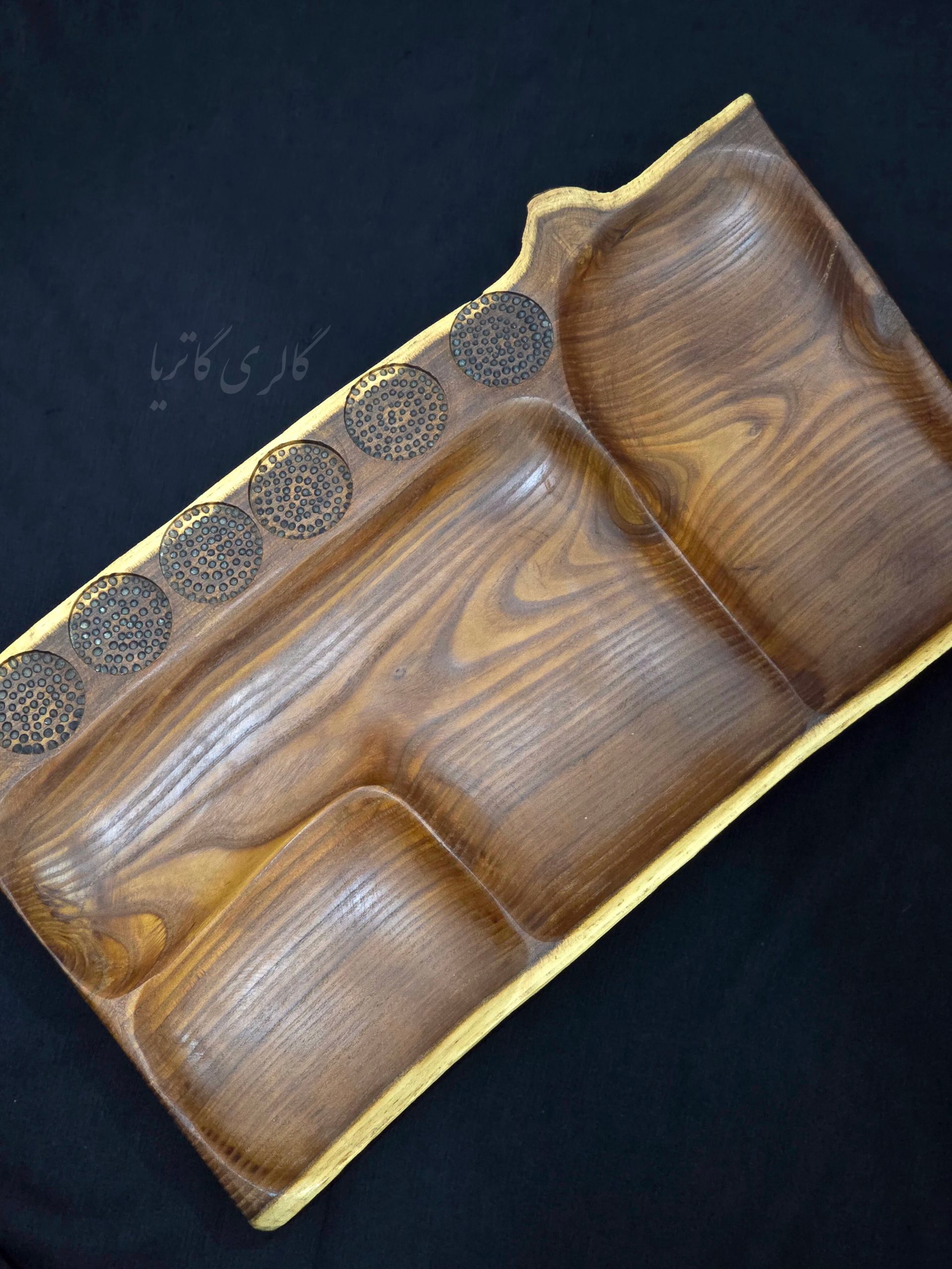 تصویر سینی مزه چوبی 